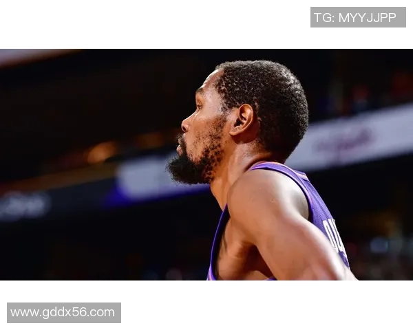 足球球星杜兰特逆风成长闪耀绿茵场书写非凡传奇